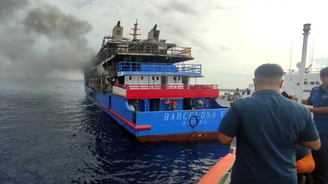 Proses Evakuasi KM Barcelona VA Berjalan Dramatis di Laut Sulawesi Utara